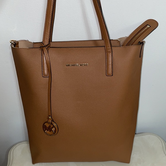 Michael Kors bag - Picture 2 of 7